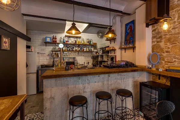 The Fantastic Yellow Dragon / Hi-Fi Creative Bar
